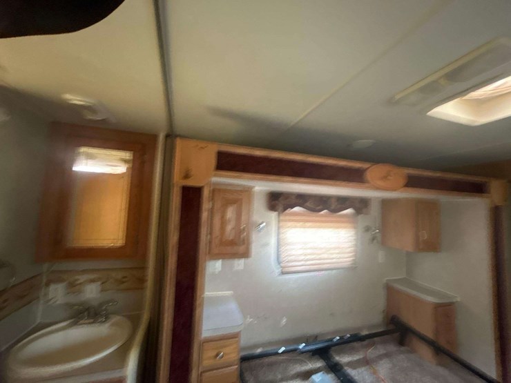 2005-northwood-artic-fox-29v-t/a-34ft.-5th-wheel-travel-trailer-image-19