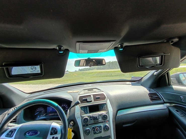 2014-ford-explorer-image-48