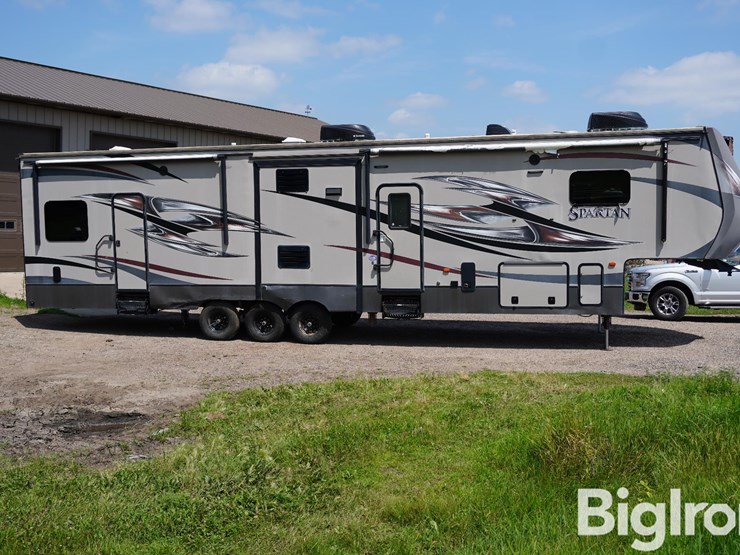 2015-forest-river-spartan-43'-3-slide-tri/a-camper-image-4