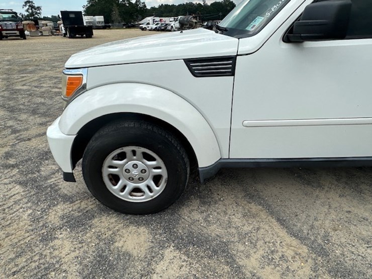 2010-dodge-nitro-image-15