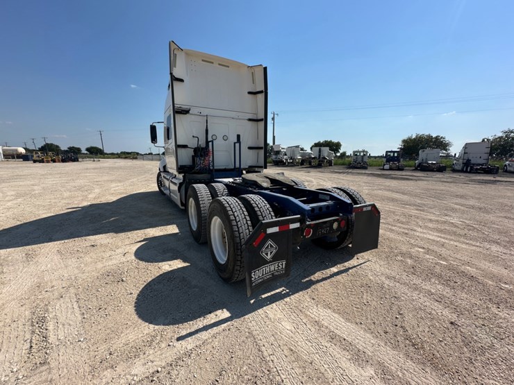 international-prostar-image-7
