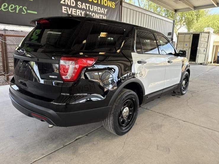 2017-ford-explorer-image-7