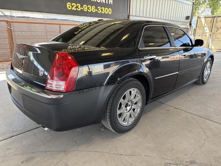 2009-chrysler-300-c-sdn-image-7