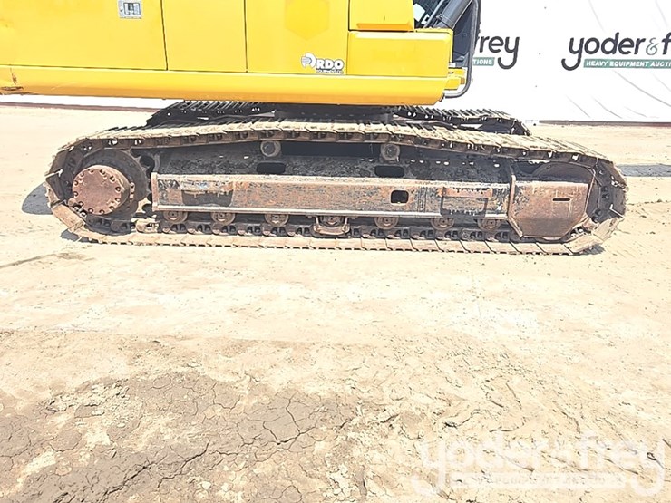 2017-deere-210g-lc-image-21