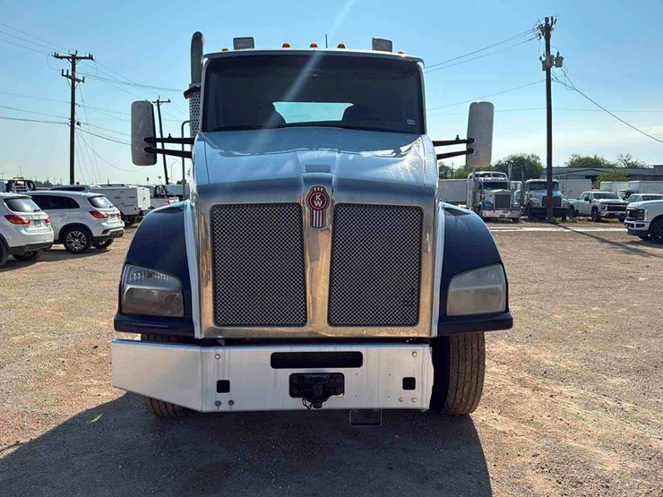 2019-kenworth-t880-image-2