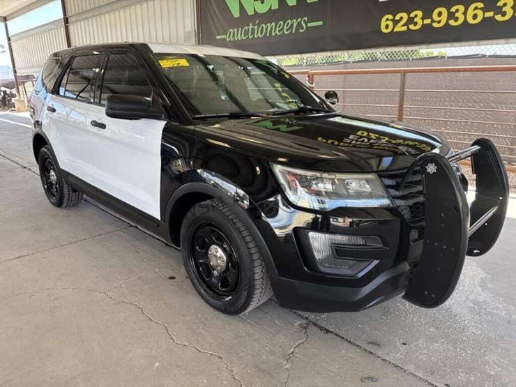 2016-ford-explorer-image-2