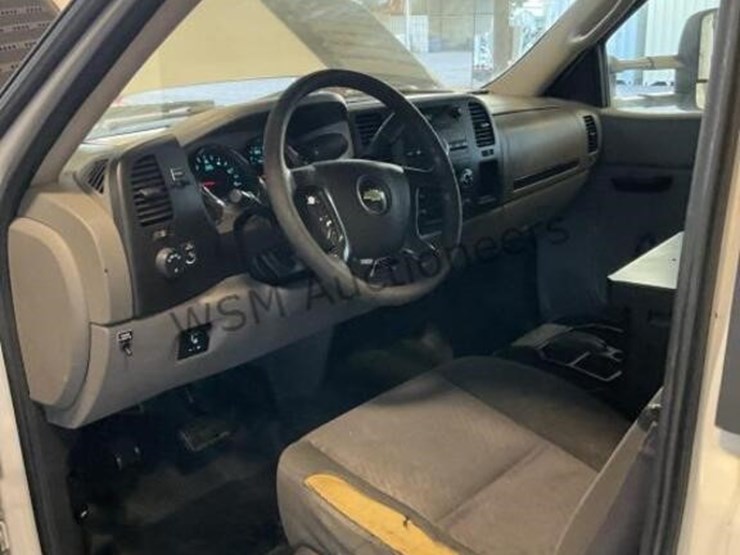 2013-chevrolet-silverado-3500hd-image-24