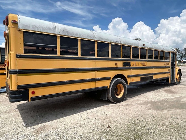 2004-ic-corporation-3000ic-school-bus-image-3