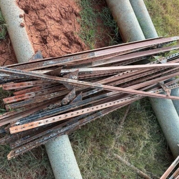 25 count- 6' T Posts