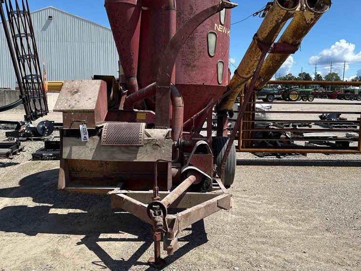 new-holland-354-image-3