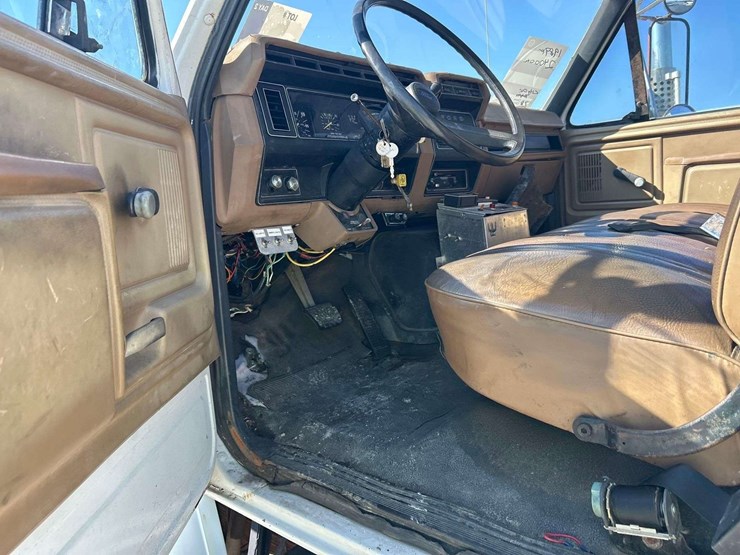 1989-ford-ft900-image-9