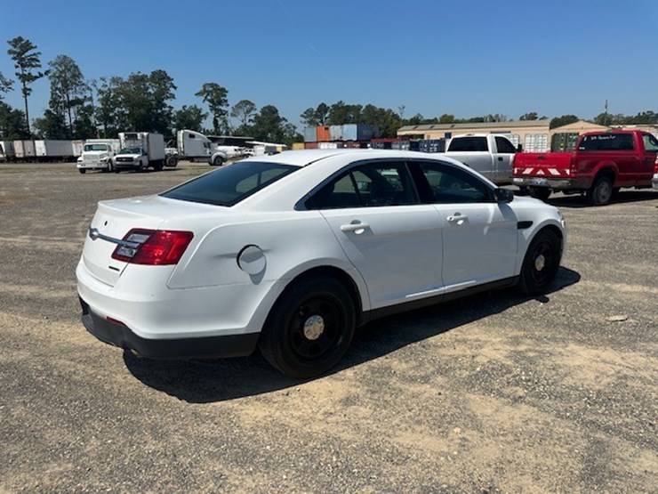 #23001-•-2017-ford-taurus-image-3