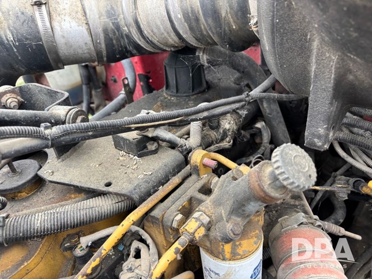 2002-peterbilt-330-image-34