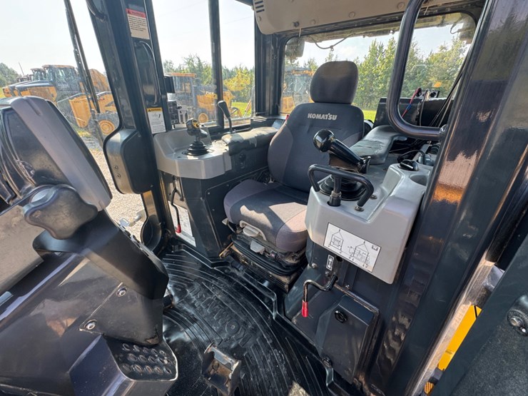 2017-komatsu-d61-image-9
