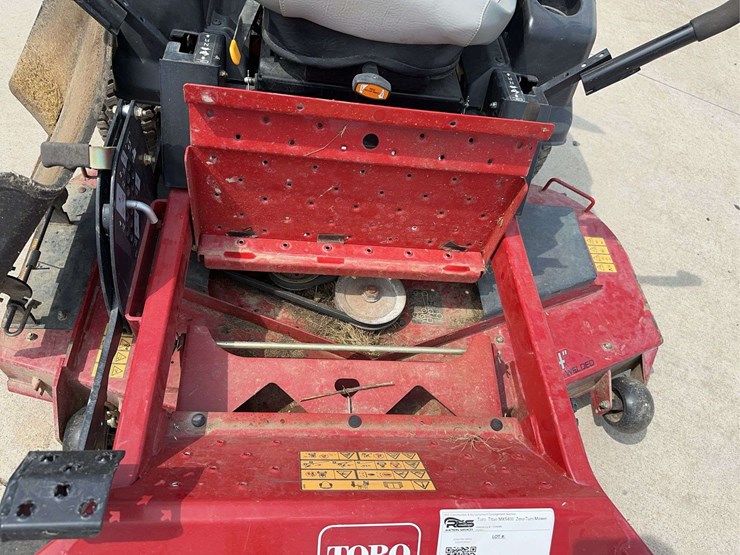 toro-titan-mx5400-zero-turn-mower-image-14