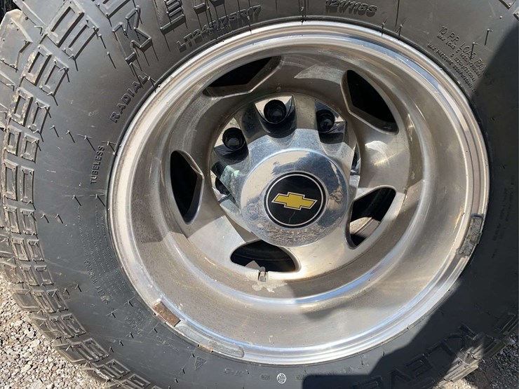 2012-chevrolet-3500-image-15