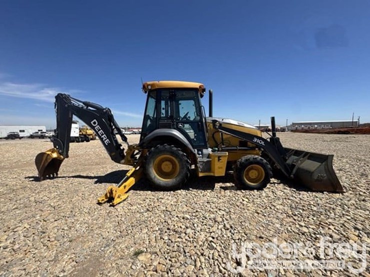2019-deere-310l-image-4