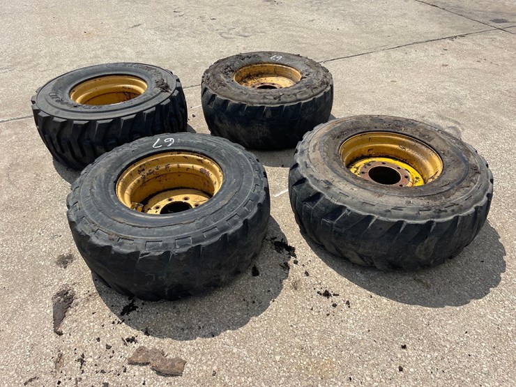 4-titan-14-17.5-skidloader-tires-image-2