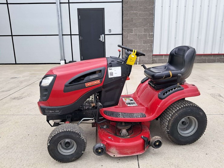 2011-craftsman-yt3000-riding-mower-image-1