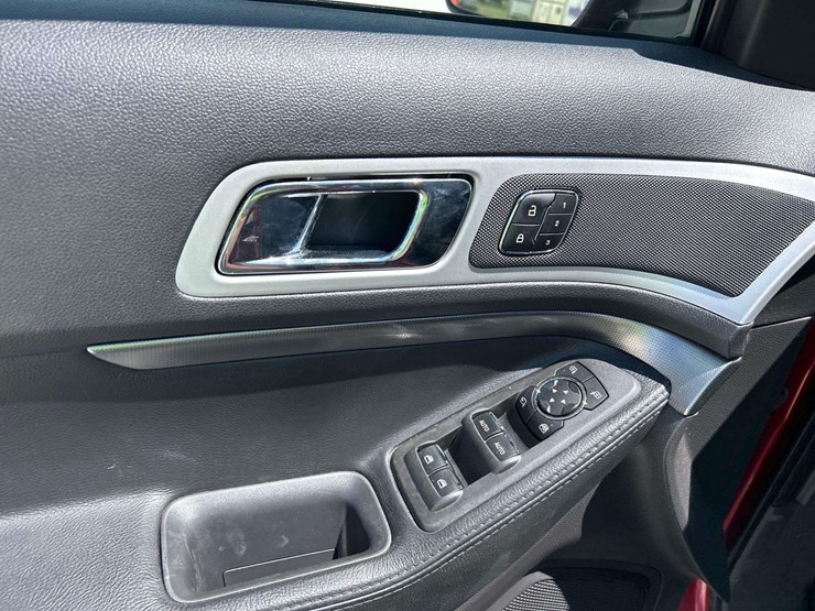 2014-ford-explorer-image-11