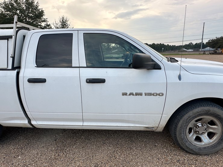 2011-dodge-1500-image-18