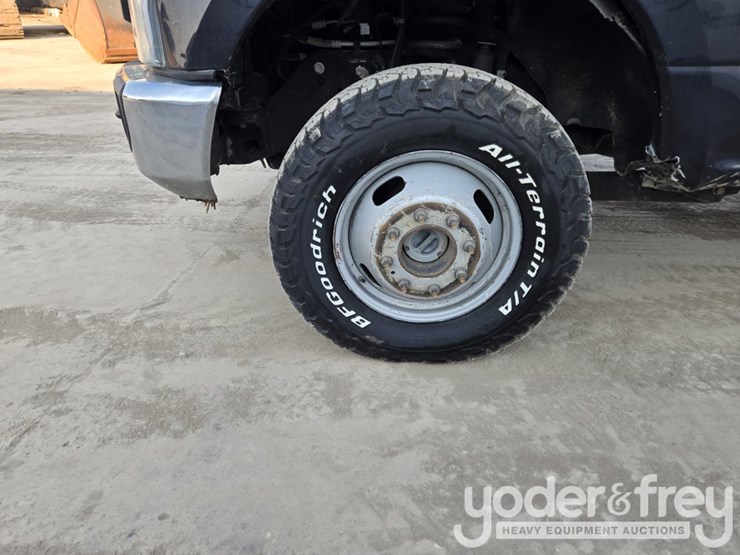 2022-ford-f350-xl-image-11
