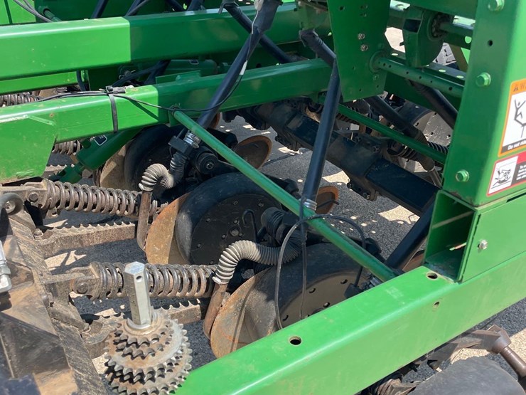 john-deere-1590-image-30