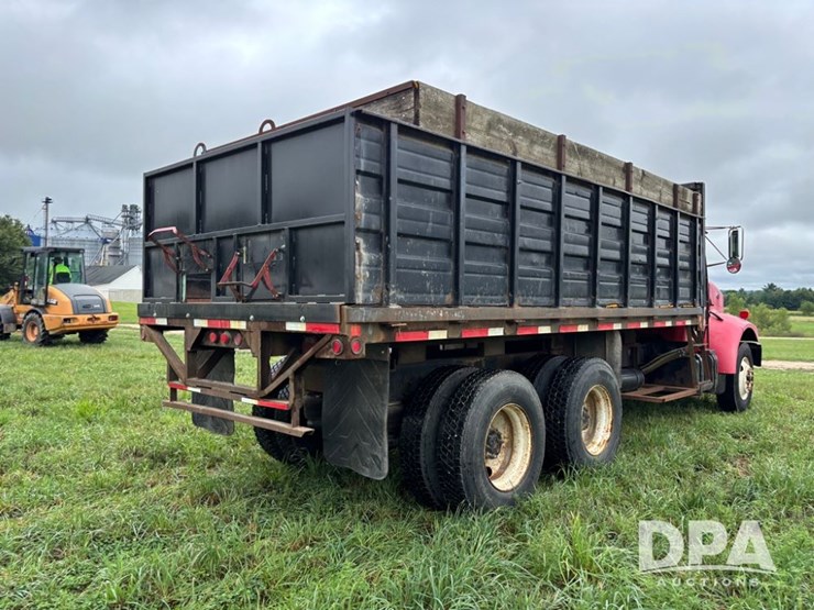 2002-peterbilt-330-image-11