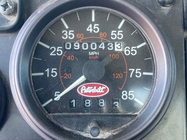 2010-peterbilt-340-image-3