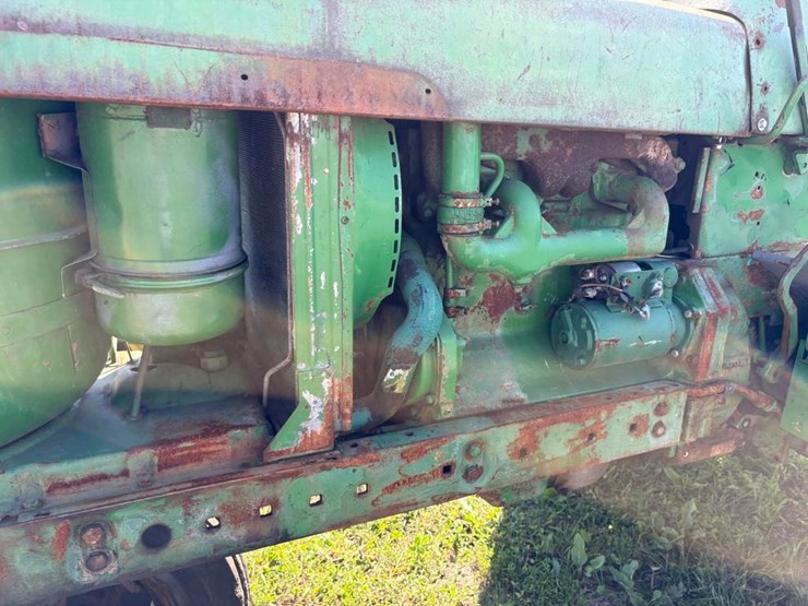 john-deere-3010-image-9