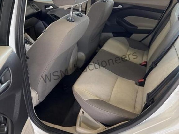 2012-ford-focus-se-sdn-image-23