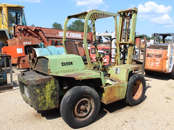 #22823-•-clark-5000,-rough-terrain-forklift-|-parts-or-repair-image-2