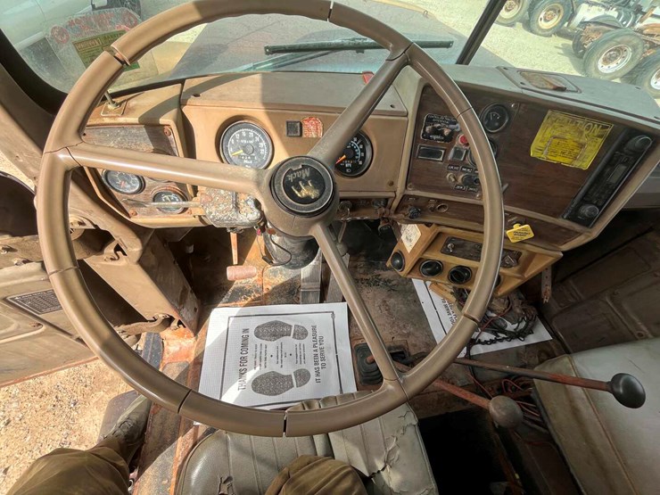 1982-mack-rd685s-image-8