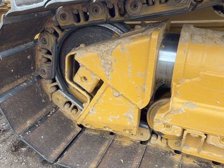 2013-cat-dgn-lgp-dozer-image-6