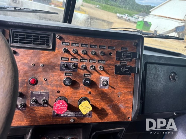 1998-peterbilt-385-image-74