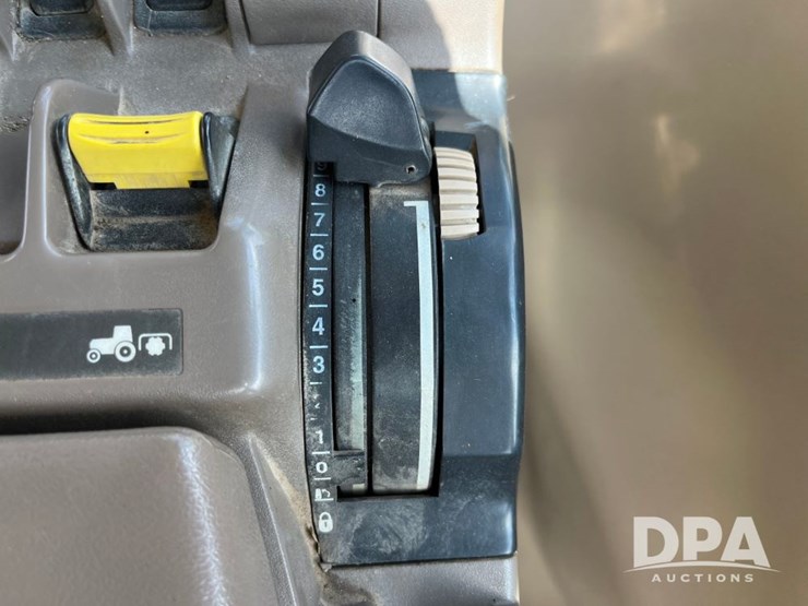 2014-john-deere-6140r-image-54
