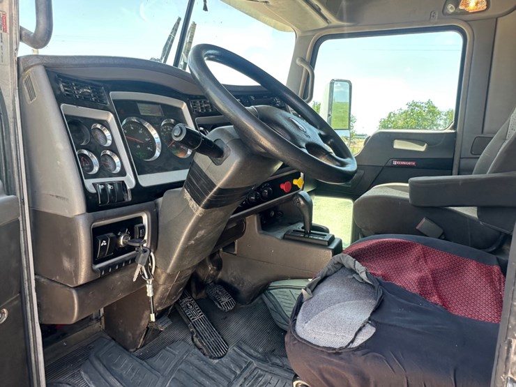 2016-kenworth-t660-image-12