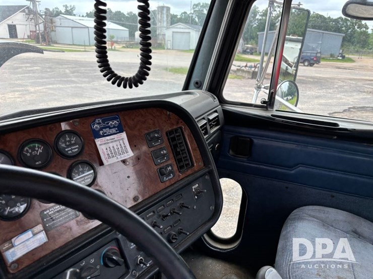 2002-peterbilt-379-image-64