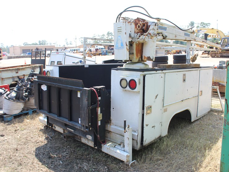 #22036-•-service-bed-with-working-auto-crane-and-lift-gate-image-11