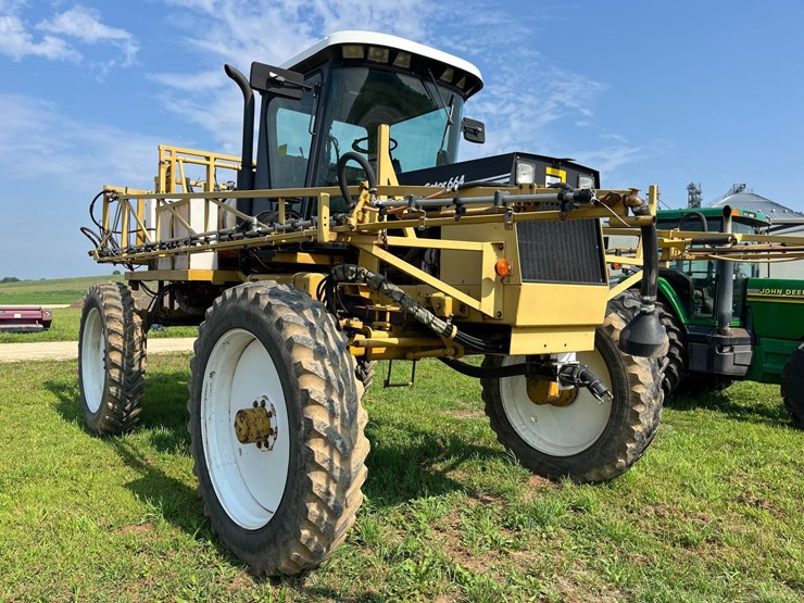 rogator-664-sprayer-image-1