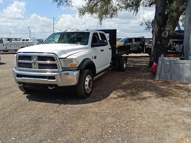 2012-dodge-ram-5500-image-3