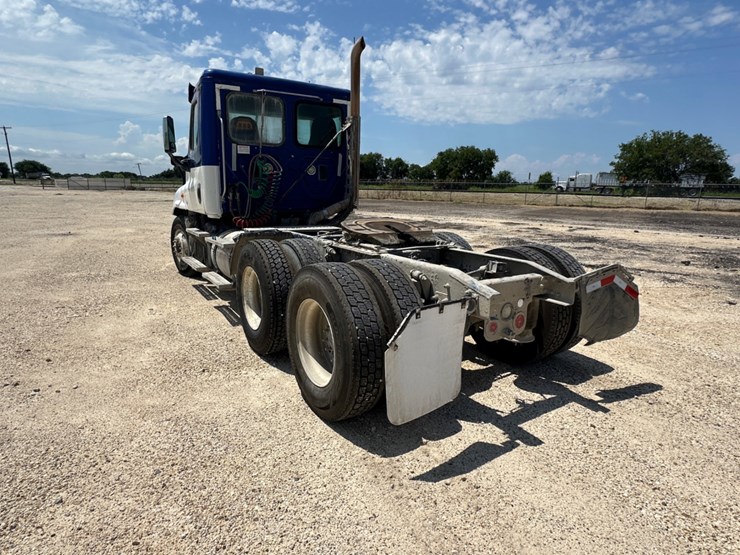 2013-freightliner-cascadia-image-7