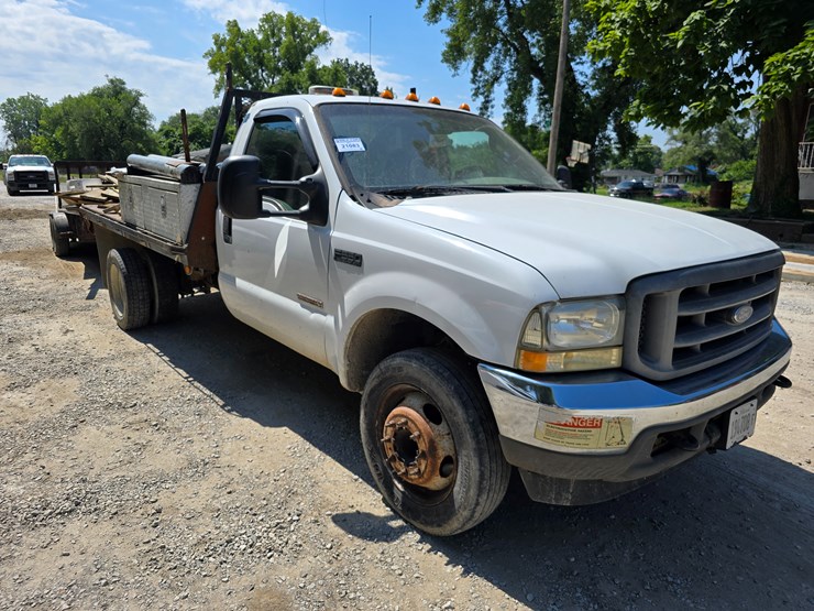 2004-ford-f550-image-32