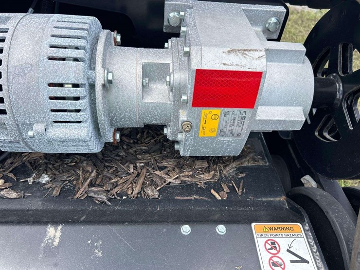 2010-john-deere-la105-image-11