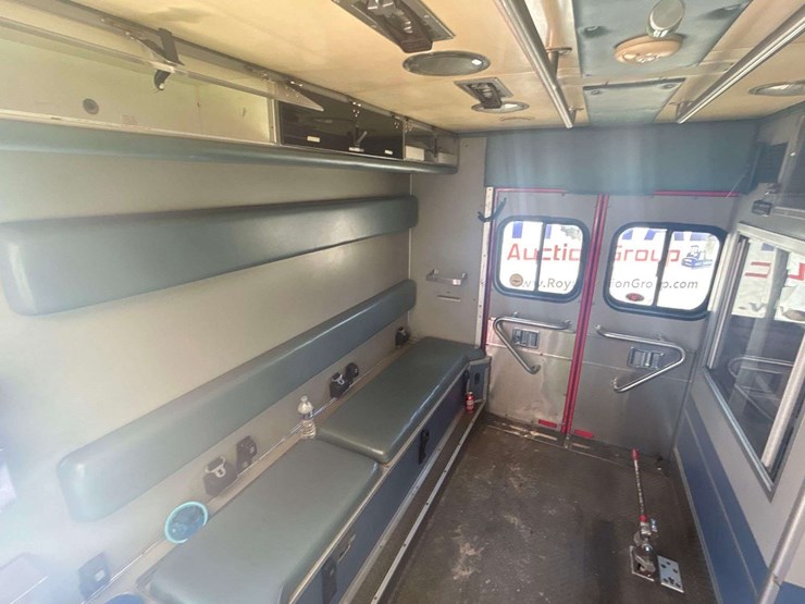 2009-freightliner-m2-106-medtec-ambulance-image-27