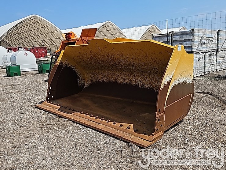 john-deere-744-image-1