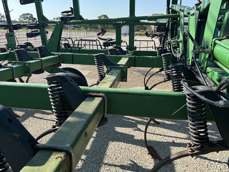 2004-john-deere-2210-image-25