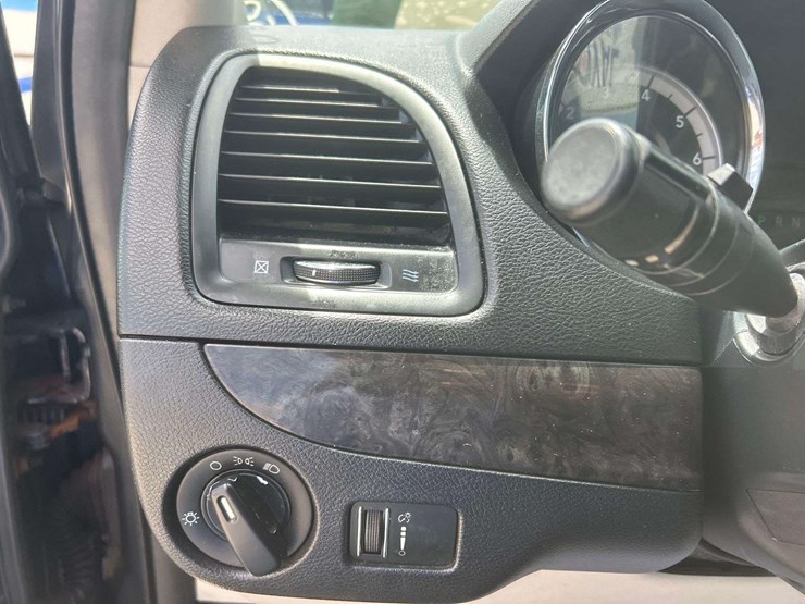 2012-dodge-grand-caravan-image-15