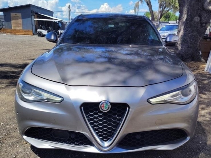2018-alfa-rome-giulia-runs/moves-ti-image-2