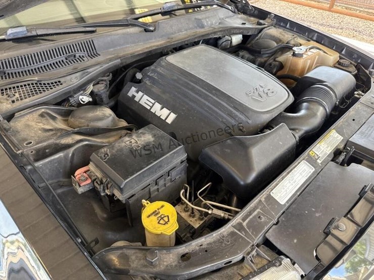 2009-chrysler-300-c-sdn-image-11
